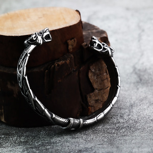 Yunnique-brazalete nórdico vikingo de acero inoxidable con diseño de doble cabeza de lobo, joyería para hombre, regalo, accesorio de moda - Product Image 2