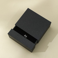 Boîte d'emballage de bijoux carrée à la mode avec fermeture à glissière pour collier et bracelet