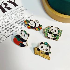 Металлическая брошь в виде панды - Product Image 2