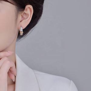 Boucles d'oreilles clous tendance pour femme, en zircon taille princesse, avec blocs de couleur géométriques, en cuivre plaqué or et argent S925, cadeau de luxe haut de gamme - Product Image 5