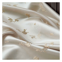 Tissu Jacquard en Satin Beige Motif Fleur de Prunier, Tissu en Soie Teint en Fil à Chute Douce, Tissu Jacquard pour Qipao, Hanfu, Camisole et Vêtements