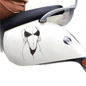 Pegatina de coche de chica sexy de dibujos animados, calcomanía para tapa de tanque de combustible, decoración triangular para ventana, material PET autoadhesivo para coche, scooter, monopatín - Product Image 1