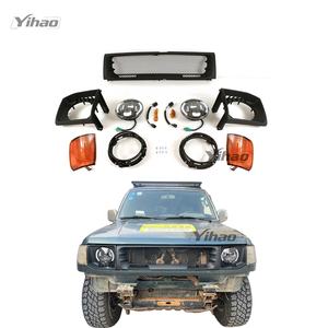 Pièces automobiles tout-terrain, calandre avant supérieure noire modifiée en ABS avec éclairage LED, éclairage d'angle jaune, compatible avec <span class=keywords><strong>PAJERO</strong></span> V33 V43 V45 V55 - Product Image 3