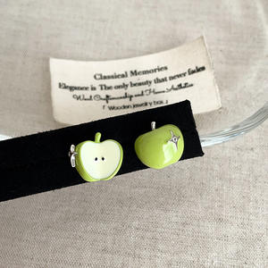 Boucles d'oreilles asymétriques mignonnes en forme de pomme pour femmes et filles, boucles d'oreilles fruitées douces, accessoires de bijoux quotidiens - Product Image 5