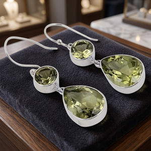 Boucles d'oreilles classiques en péridot en forme de goutte d'eau, en argent 925, serties de clos, pour femme, à porter au quotidien - Product Image 1