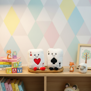 Llavero Colgante de Muñeco de Póker de Simulación Creativa, Accesorio para Bolsos, Juguete de Peluche Suave de Algodón Rojo Melocotón, Regalo para Fiestas y Días Festivos, Máquina de Garras - Product Image 4