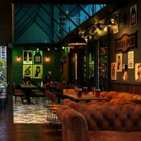 Mobilier de restaurant, bar, club, design d'intérieur, personnalisation complète de la pièce, comptoir de bar commercial, rénovation et décoration de boîte de nuit