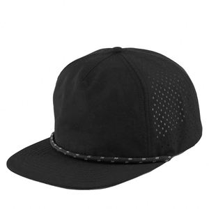 Casquette de golf imperméable à 5 panneaux avec logo personnalisé de couleur noire, casquette à visière plate, casquette à cordon perforé, casquette snapback non structurée avec boucle à pression - Product Image 6
