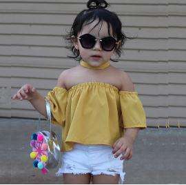 Conjuntos de Ropa Exclusivos para Niñas Pequeñas: Chaqueta Rosa de Mezclilla con Hombros Descubiertos + Pantalones Cortos Blancos para Verano - Product Image 3