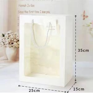 Sac en papier cadeau créatif à fenêtre transparente adapté à une variété de vacances meilleur vendeur diverses couleurs en gros du Vietnam - Product Image 6