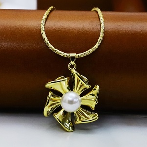 สร้อยคอทองคำชุบ 18K ประดับจี้มุกดอกไม้รูปพระแม่มารี สำหรับวันครบรอบ - Product Image 4
