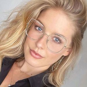 Lunettes d'ordinateur pour femmes, nouvelle mode 2021, logo personnalisé, verres transparents TR90, style œil de chat, anti-lumière bleue - Product Image 1