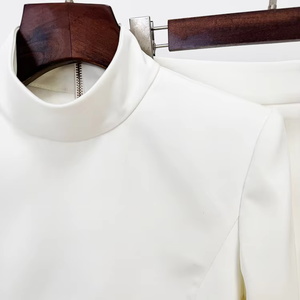 Abbigliamento firmato bianco collo alto manica lunga oro floreale due pezzi Maxi gonna Set produttori per abiti personalizzati - Product Image 5