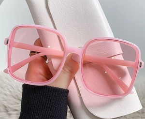 Nouvelles Lunettes de Soleil Surdimensionnées Tendance 2024 avec Logo Personnalisé, Verres Dégradés UV400, Lunettes Carrées pour Femmes, Vente en Gros - Product Image 3