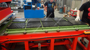 Machine à fabriquer des carreaux en caoutchouc / Presse de <span class=keywords><strong>vulcanisation</strong></span> pour sols en caoutchouc avec dispositif d'éjection entièrement automatique - Product Image 6