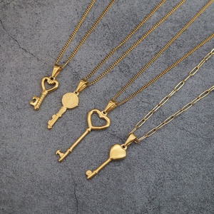 Nuevos Diseños 2025: Llaveros Hipoalergénicos de Acero Inoxidable que No se Deslustran y Pequeños Colgantes y Dijes de Moda con PVD Dorado al por Mayor - Product Image 4