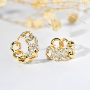 Orecchini a Cerchio Traforati per Donne, Design Intrecciato Unico, Gioielli Delicati per Uso Quotidiano - Product Image 6