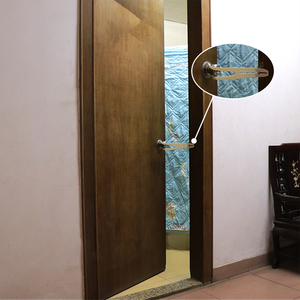 Chiavistello per porta per gatti chiusura per porta per animali domestici chiusura per porta con cinturino regolabile per gatti o animali domestici facile ingresso gatti e mantiene i cani all'aperto - Product Image 3