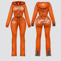 Ensemble de survêtement vintage 2 pièces pour femme avec logo personnalisé du fabricant OEM, respirant, comprenant un sweat à capuche court et un pantalon de survêtement à taille élastique et ourlet fendu