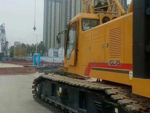 <span class=keywords><strong>Grue</strong></span> sur chenilles XGC75 : <span class=keywords><strong>Grue</strong></span> à <span class=keywords><strong>contrepoids</strong></span> de 4 tonnes <span class=keywords><strong>avec</strong></span> petit levage auxiliaire pour la construction routière - Product Image 5