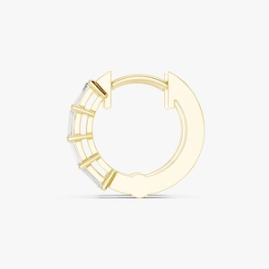 Boucles d'oreilles clous en diamant de qualité supérieure pour femmes, légères et confortables, idéales pour les occasions nuptiales et de soirée, disponibles à la vente - Product Image 2
