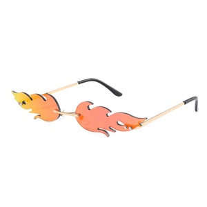 2020 vente chaude feu flamme petit cadre en métal lunettes <span class=keywords><strong>de</strong></span> soleil sans <span class=keywords><strong>monture</strong></span> lunettes <span class=keywords><strong>de</strong></span> soleil <span class=keywords><strong>à</strong></span> <span class=keywords><strong>la</strong></span> <span class=keywords><strong>mode</strong></span> femmes - Product Image 5