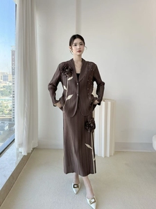 เสื้อโค้ทหลวมสไตล์ใหม่ปี 2026 สำหรับผู้หญิง ดีไซน์หรูหรา พร้อมกระโปรงพลีท  ลำลอง สีพื้น เป็นมิตรกับสิ่งแวดล้อม ผลิตจากโพลีเอสเตอร์ 100% จากผู้ผลิตที่เชื่อถือได้ - Product Image 6