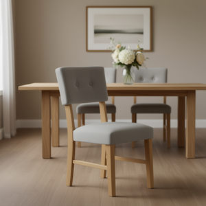 Sedia da Pranzo Moderna Stile Mid-Century, Struttura in Legno di Quercia Chiaro, Rivestimento in Tessuto Grigio, Schienale Trapuntato, Arredamento per la Casa - Product Image 2