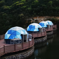 Tente Dôme en Verre, Hébergement de Luxe, Écotourisme, Immersion dans la Nature, Tente de Luxe, Vues Panoramiques, Tente Dôme Géodésique Écologique