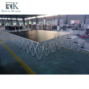 เวทียกพื้นแบบสี่เหลี่ยมจัตุรัสอลูมิเนียมขนาด 1 ม. x 1 ม. พร้อมกล่องขนส่ง - Product Image 2