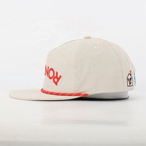 Parche Deportivo de Poliéster con Logotipo Bordado al por Mayor, Parche Tejido Personalizado de 5 Paneles con Visera Plana Ajustable, Estilo Hip Hop - Product Image 3