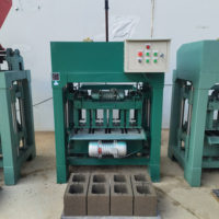 Machine à fabriquer des briques en ciment semi-automatique à haute efficacité, machine à fabriquer des briques personnalisée avec moteur 220v à vendre