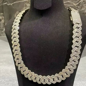 Cadena de eslabones unisex de 18 mm, estilo hip-hop, popular, con moissanita VVS, chapada en oro de 22k sobre plata de ley - Product Image 1