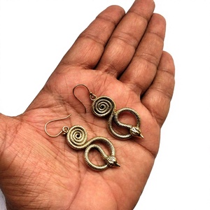 Boucles d'oreilles serpent surdimensionnées or et argent pour femme, style punk gothique, bijoux d'oreille fantaisie, cadeaux pour filles, fêtes et festivals - Product Image 5
