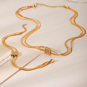 Ensemble de pendentif carré de luxe avec strass Bracelet de collier en acier inoxydable plaqué or 18 carats bijoux assortis personnalisables - Product Image 5