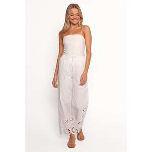 กางเกงลำลองสไตล์โมเดิร์นสำหรับผู้หญิง ออกแบบเน้นความสบาย น้ำหนักเบา ใส่สบายและยืดหยุ่น เหมาะสำหรับการสวมใส่ต่อเนื่อง - Product Image 4