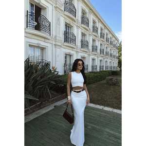 Ensemble short deux pièces Bianca blanc taille XXS, style club, avec haut à col nœud et décoration logo, idéal pour la saison automne - Product Image 1