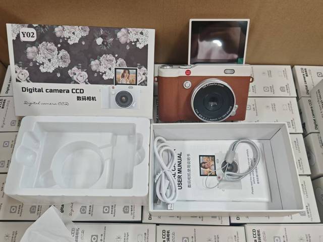Y02 Student Entry-Level CCD Camera - High-definition Quality, High-definition Auto-Focus, 2.4-inch Rotating Screen Camera