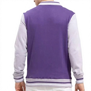รับผลิตเสื้อแจ็คเก็ตวาร์ซิตี้ผู้ชายแบบ OEM ODM พร้อมปักโลโก้ตามสั่ง แขนหนัง ซับลิเมชั่น เสื้อแจ็คเก็ตฤดูหนาว ผู้ผลิตเสื้อผ้าสั่งทำ ขายส่ง - Product Image 2
