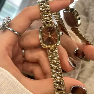 Reloj CILOA de Alta Calidad para Mujer, Retro, Dorado, Redondo, Personalizable, de Cuarzo, Resistente al Agua, Pequeño - Product Image 1