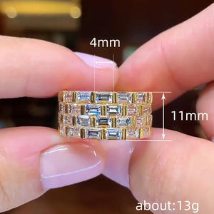 Anello di Lusso Q721 per Donna in Oro Giallo con Diamanti Taglio Baguette Colore D Naturale Gioielli da Matrimonio - Product Image 4