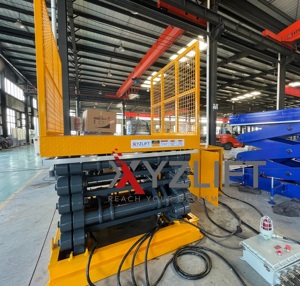 Plateforme élévatrice à ciseaux fixe et stable XYZLIFT avec garde-corps pour quai de levage vertical - Product Image 2