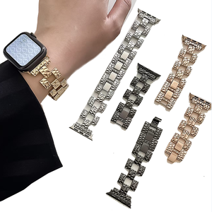 Cinturino in Lega di Titanio alla Moda per <span class=keywords><strong>Apple</strong></span> <span class=keywords><strong>Watch</strong></span> Serie 9 8 7 6 5 4 <span class=keywords><strong>3</strong></span> 2 1 <span class=keywords><strong>SE</strong></span> SE2, Cinturino Sostitutivo 38/40/41/42/44/45/49mm - Product Image 1