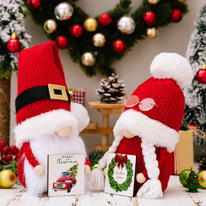 Figurine de Noël scandinave Rudolph Gnome en peluche avec bonnet à pompon, centre de table festif, jouet décoratif avec plaque en bois - Product Image 5