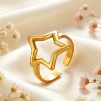Anillo de Estrella Hueca con Contorno Abierto y Borde Liso, Chapado en Tono Dorado, Acero Inoxidable, Resistente al Agua