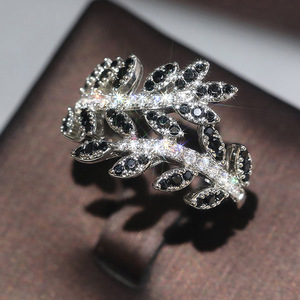 Anello con Design a Foglia, Anello Classico da Donna - Product Image 6