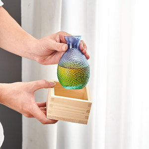 Ensemble <span class=keywords><strong>de</strong></span> saké japonais artisanal et durable - Carafe en verre martelé à paroi épaisse et verres <span class=keywords><strong>de</strong></span> 60 ml pour le service du saké froid - Product Image 4