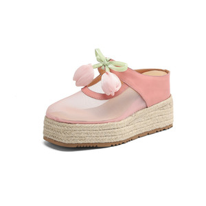 Mules en paille tressée à semelle épaisse, à talon haut, respirantes, polyvalentes, avec bride à nœud pivoine et bout carré - Product Image 3