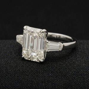 Elegante Anillo de Compromiso de Platino con Diamantes para Mujer, Joyería Fina de Lujo, Regalo con Detalles de Diseño Moderno y Minimalista - Product Image 2
