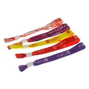 Pulseira de tecido colorido OEM de fábrica para festas e festivais, pulseira de fita para eventos com fecho de bloqueio de plástico